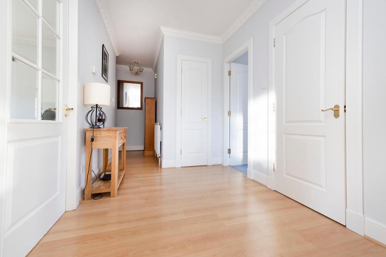 Ferienwohnung Joivy Modern Flat With Free Parking EDI Exterior foto